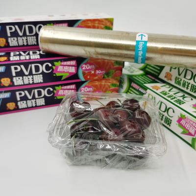 Υψηλά PVDC εμποδίων προσκολλώνται τύλιγμα ταινιών εύκολο συνδέουν το ρόλο BPA ταινιών περικαλυμμάτων τεντωμάτων τροφίμων ελεύθερο