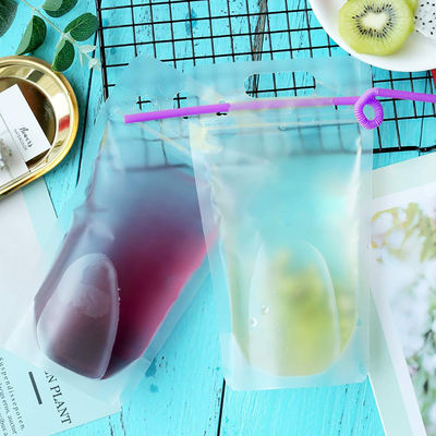 υγρή συσκευάζοντας σακούλα ποτών 500ml 750ml διαφανής με το άχυρο και τη λαβή